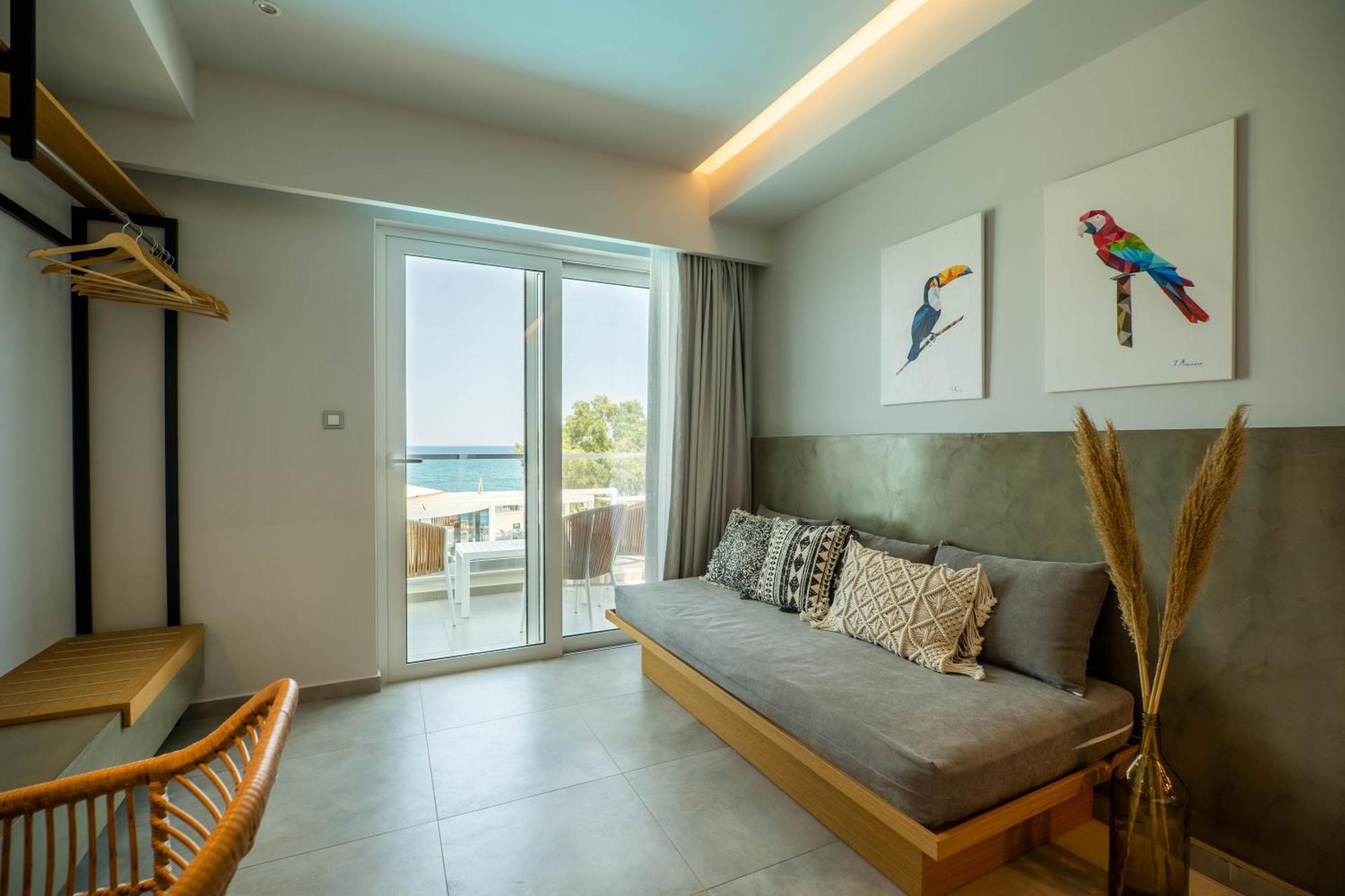 Alexia Beach Hotel Agia Marina  Bagian luar foto
