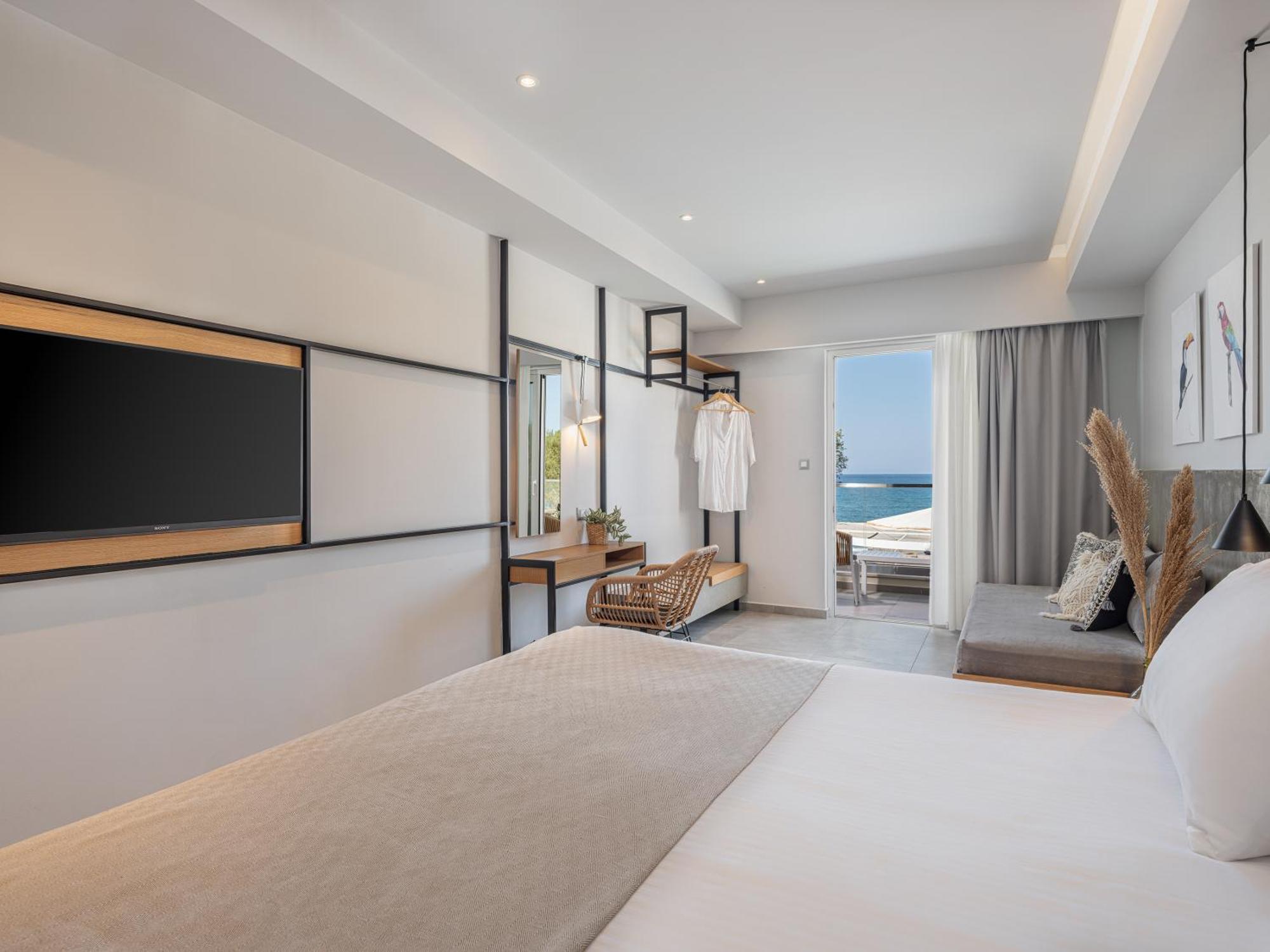 Alexia Beach Hotel Agia Marina  Bagian luar foto