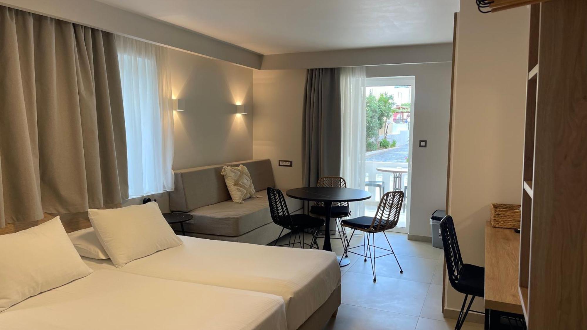 Alexia Beach Hotel Agia Marina  Bagian luar foto