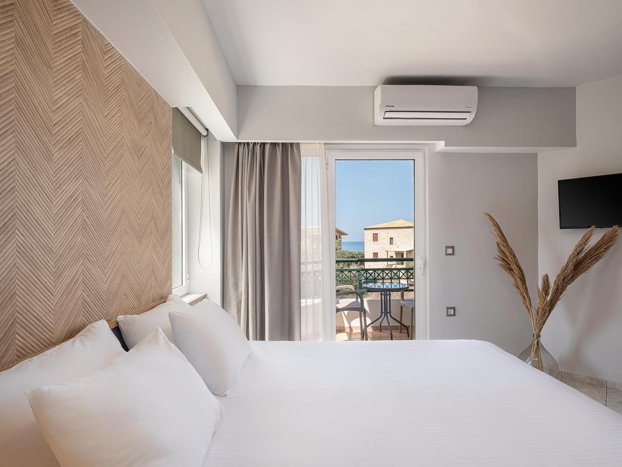 Alexia Beach Hotel Agia Marina  Bagian luar foto