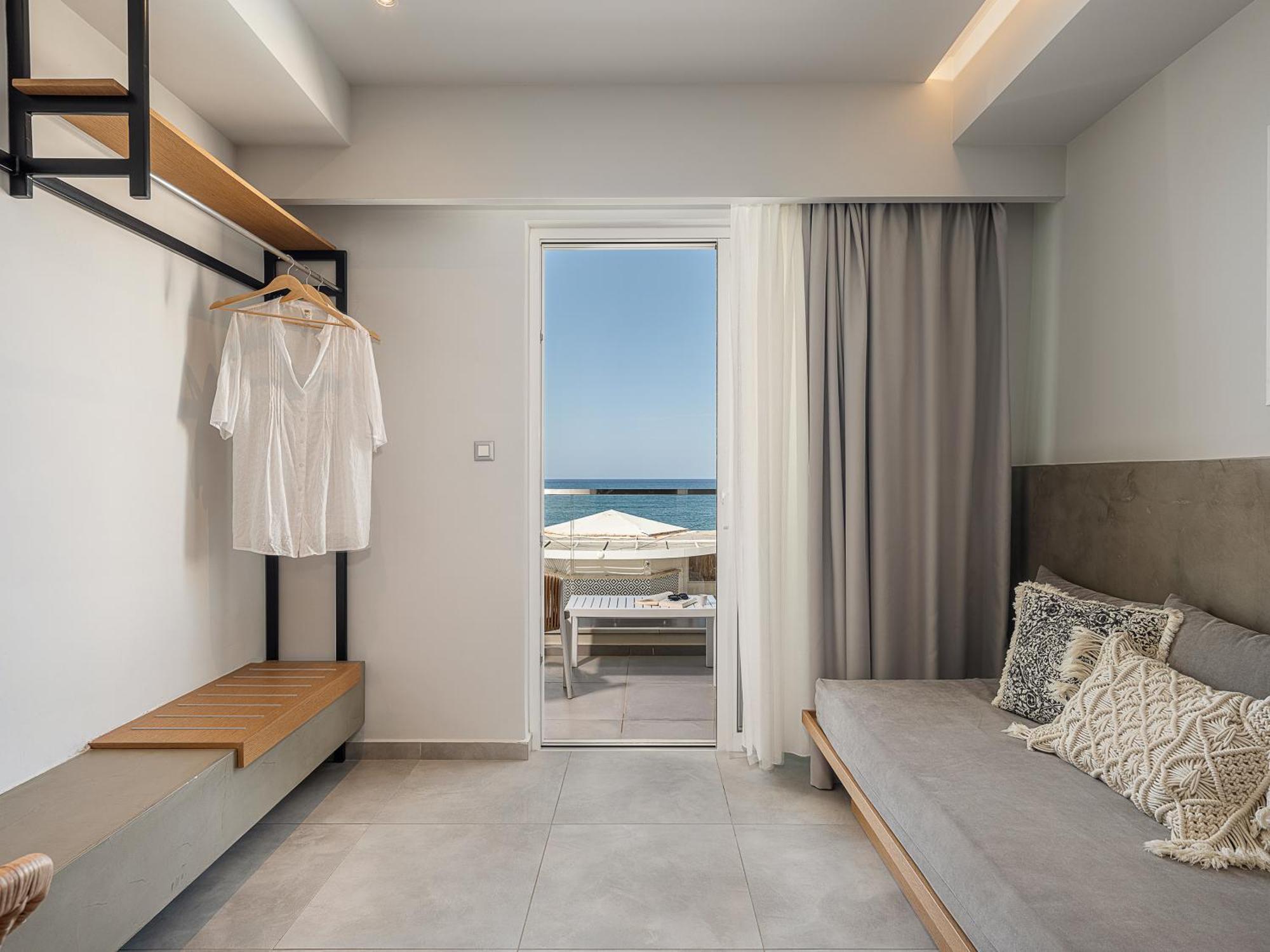Alexia Beach Hotel Agia Marina  Bagian luar foto