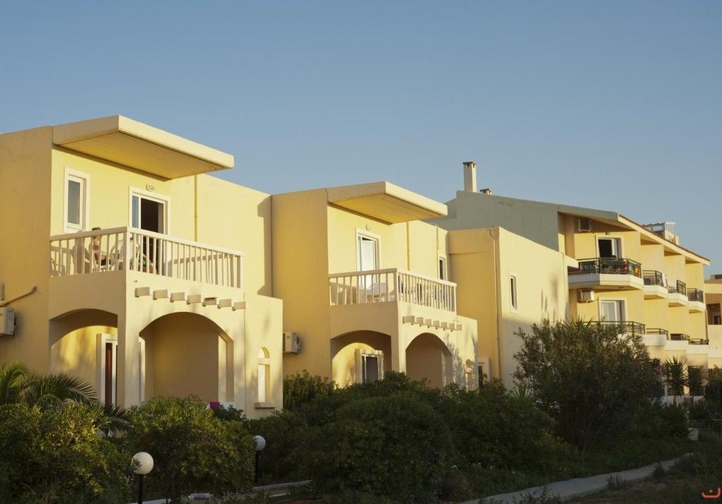 Alexia Beach Hotel Agia Marina  Bagian luar foto