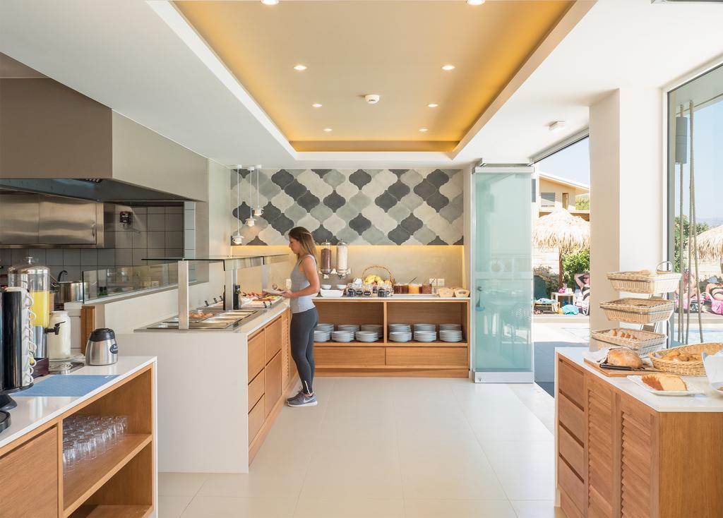 Alexia Beach Hotel Agia Marina  Bagian luar foto